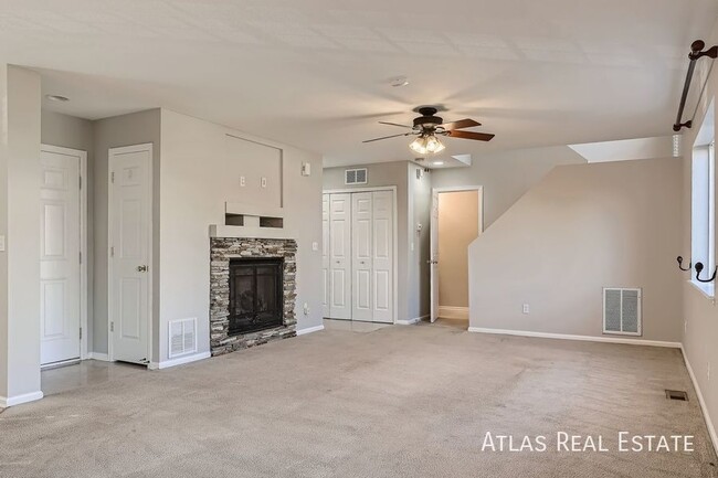 4526 Crow Creek Dr in Colorado Springs, CO - Foto de edificio - Building Photo