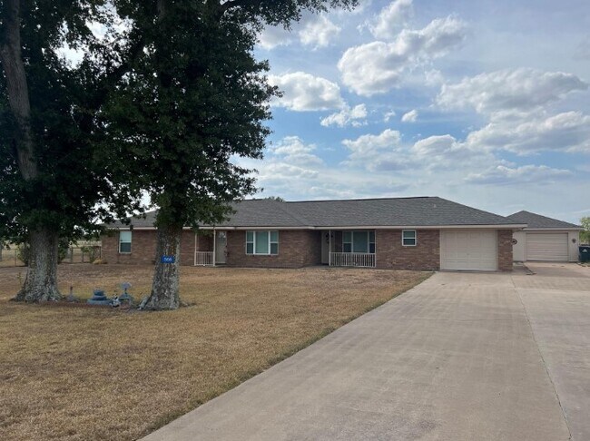 566 Schmidt Rd in Sealy, TX - Building Photo - Building Photo