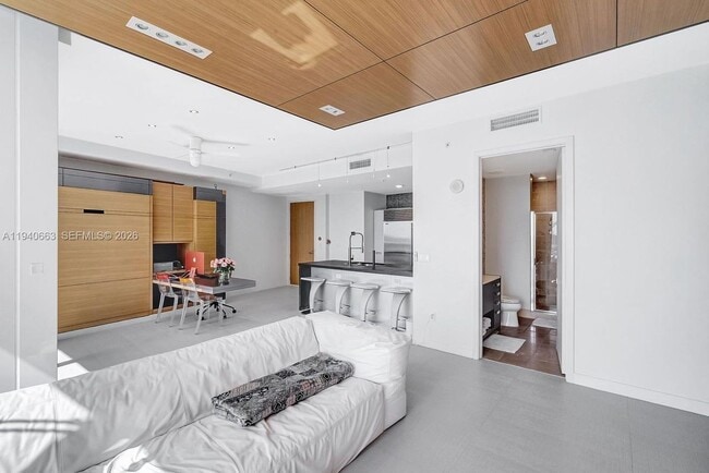 18201 Collins Ave in Sunny Isles Beach, FL - Foto de edificio - Building Photo