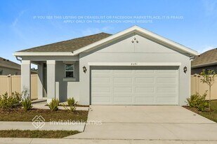 8041 Majestic Palms Ct in Venice, FL - Building Photo