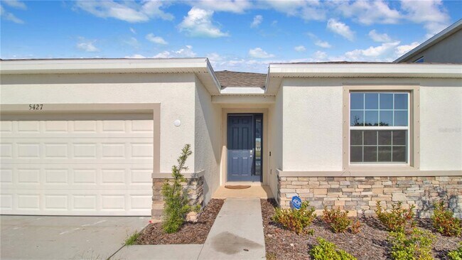 5427 Flint Hills Dr in Wimauma, FL - Building Photo - Building Photo