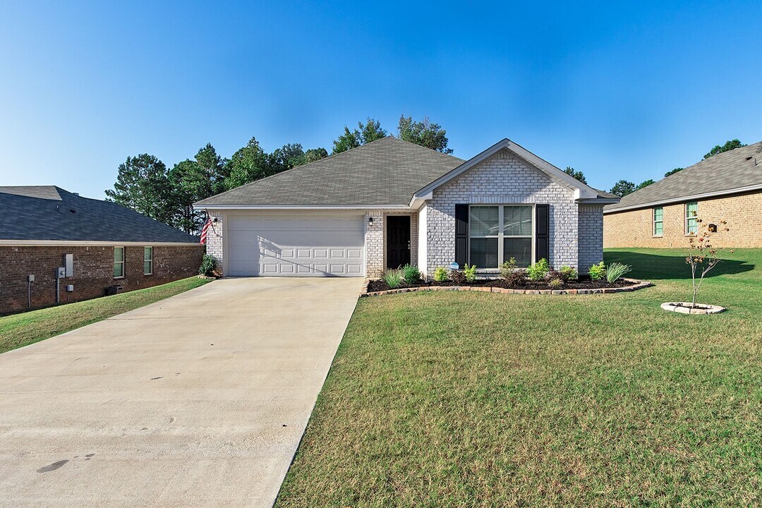 740 Park Ln in Prattville, AL - Building Photo