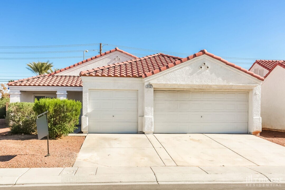 2132 Meadow Green Ave in North Las Vegas, NV - Building Photo