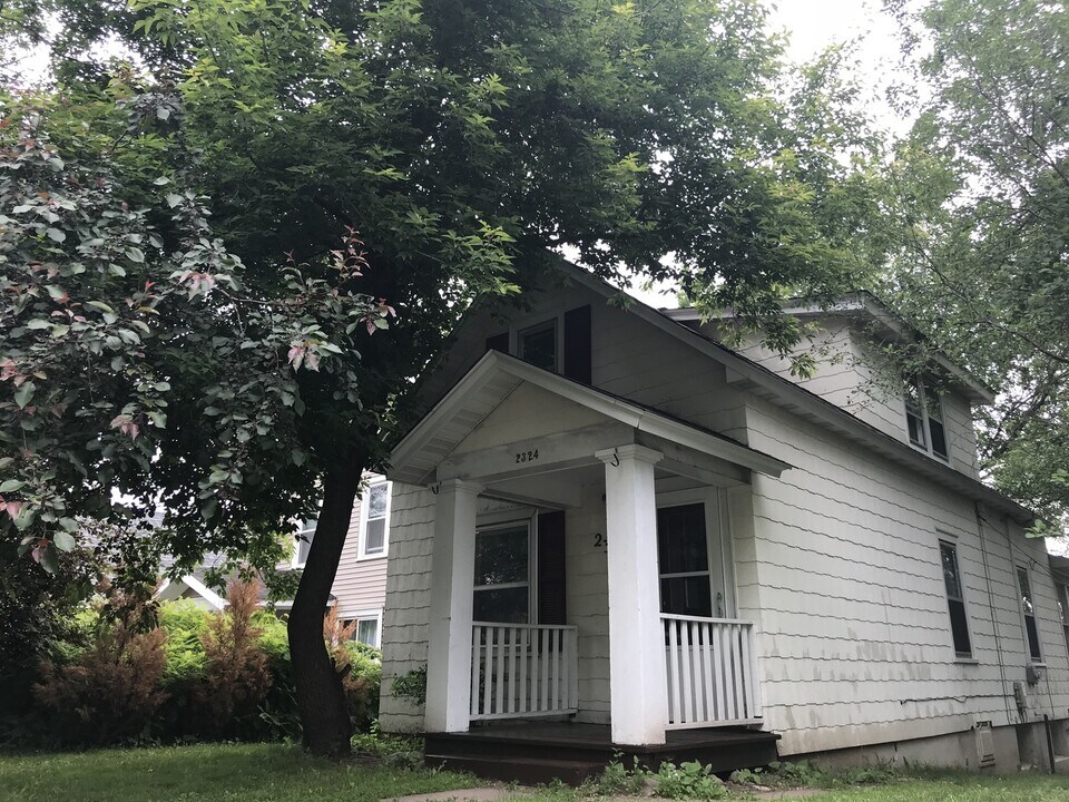 2324 W 7th St in Duluth, MN - Building Photo