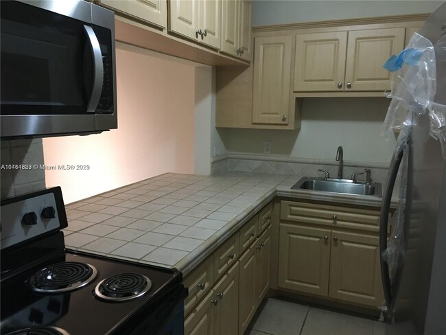 7401 SW 82nd St, Unit 204S in Miami, FL - Building Photo - Building Photo