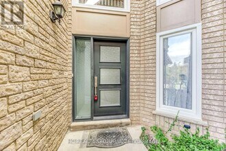 2233 Rockingham Dr in Oakville, ON - Building Photo - Building Photo