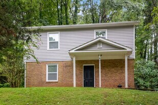 421 Whispering Pines Dr in Charlotte, NC - Building Photo