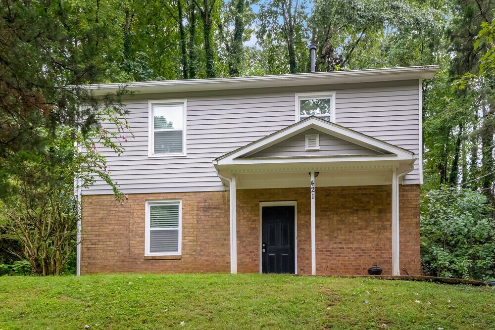 421 Whispering Pines Dr in Charlotte, NC - Building Photo