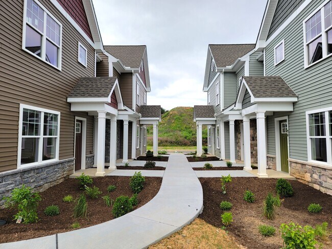 11 Yacht Ave, Unit E in Ephrata, PA - Building Photo - Building Photo
