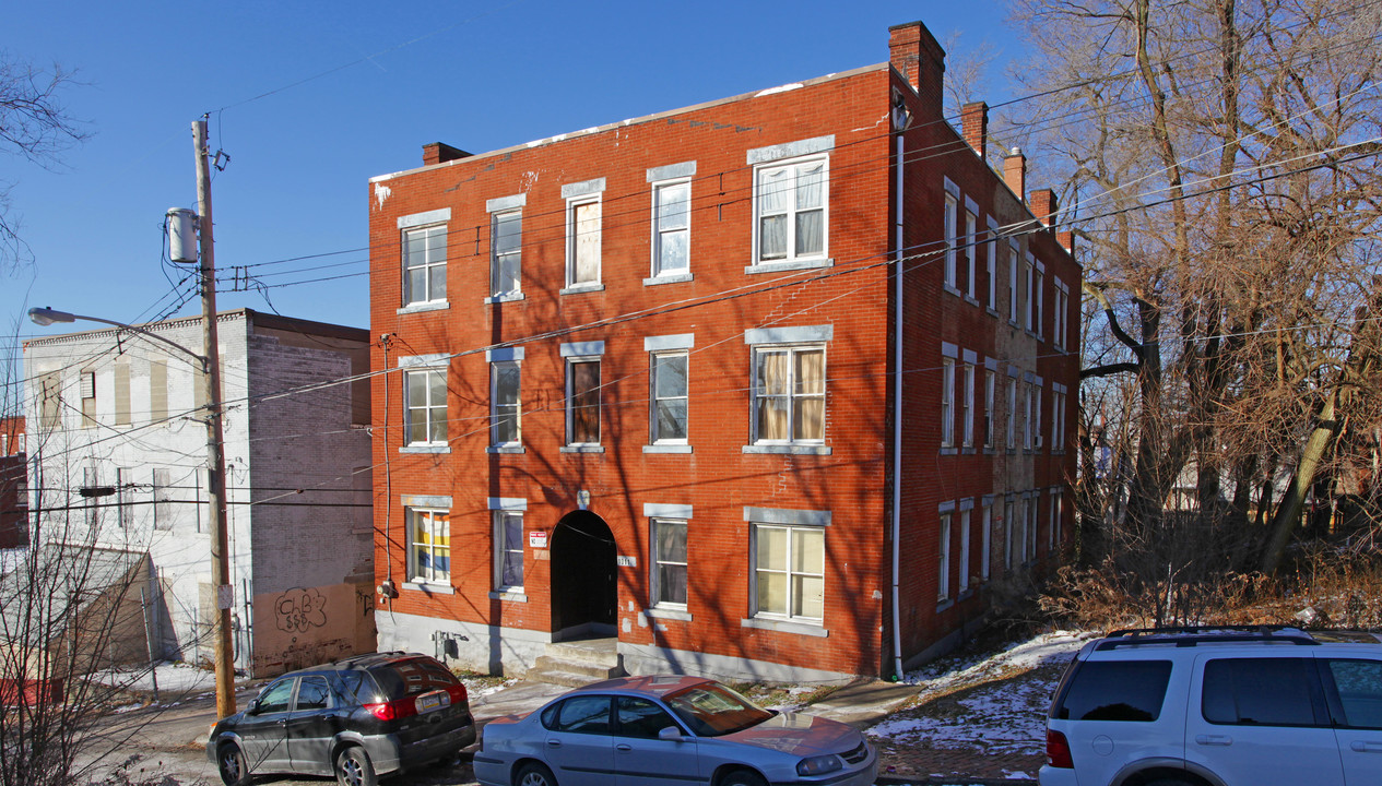 1011 Mill St in Pittsburgh, PA - Foto de edificio