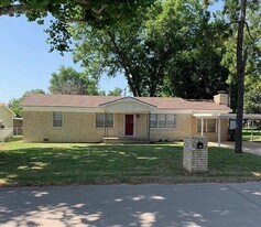 514 E Center St in Lexington, OK - Building Photo