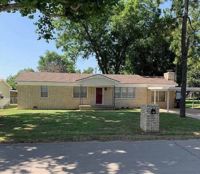 property at 514 E Center St