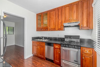 7156-7160 Lexington Ave in West Hollywood, CA - Building Photo - Interior Photo