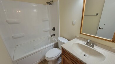 907 Oakcrest Dr in Champaign, IL - Building Photo - Building Photo