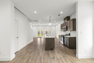 2202 Wavell St in Houston, TX - Building Photo - Building Photo