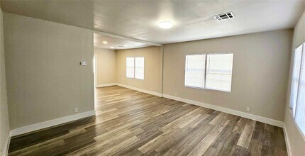 1424 NE 10th St in Oklahoma City, OK - Building Photo - Building Photo