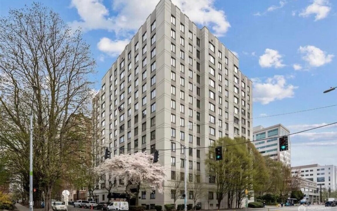 1105 Spring St, Unit 301 in Seattle, WA - Foto de edificio