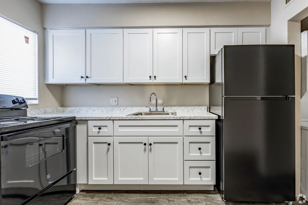 CasaDova in Kenneth City, FL - Building Photo