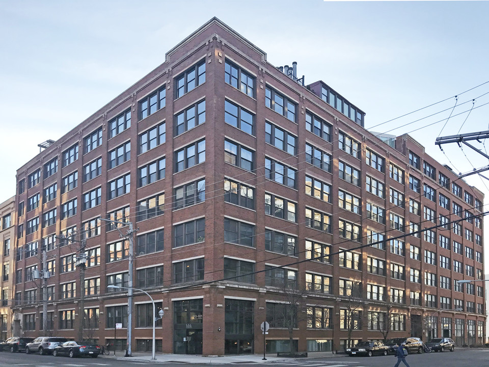 913 W Van Buren St in Chicago, IL - Foto de edificio
