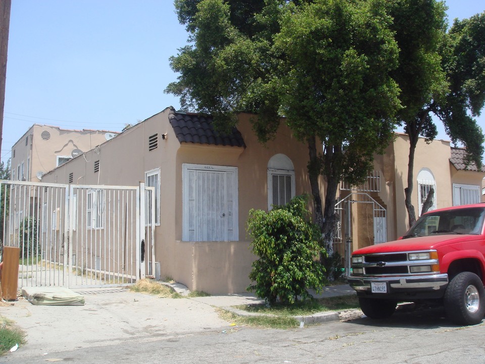 459 W 60th St in Los Angeles, CA - Building Photo