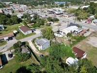 105 Clear Lake Rd in Highlands, TX - Building Photo - Building Photo