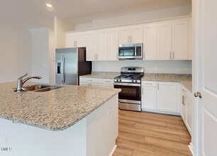 635 Cline Falls Dr in Holly Springs, NC - Building Photo - Building Photo