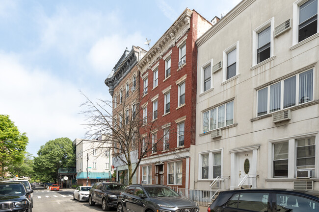 68 Diamond St in Brooklyn, NY - Building Photo - Building Photo