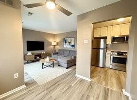 214 Meadowview Ln in Mont Clare, PA - Building Photo