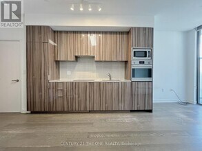 11-511 Wellesley St W in Toronto, ON - Building Photo - Building Photo