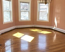 139 Brook St, Unit 13 in Brookline, MA - Building Photo - Building Photo
