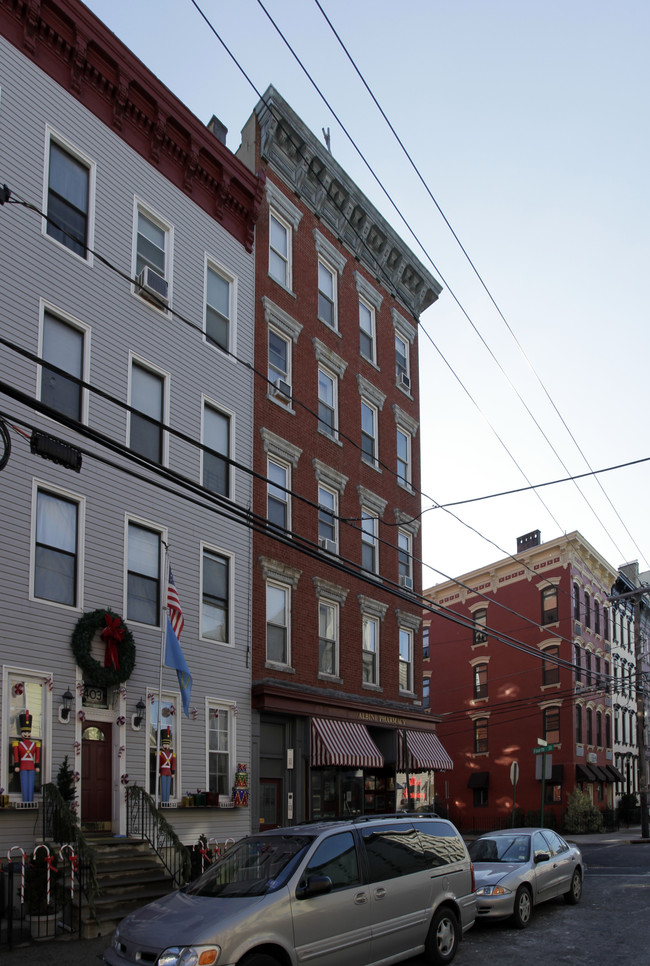 401 Adams St in Hoboken, NJ - Foto de edificio - Building Photo