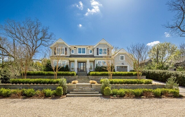 55 Floyd St in East Hampton, NY - Foto de edificio - Building Photo