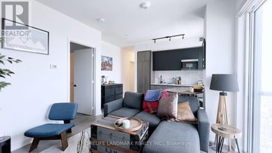 108-3108 Peter St in Toronto, ON - Building Photo - Building Photo