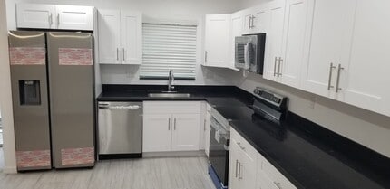 3430 N 65th Ave in Hollywood, FL - Building Photo - Building Photo