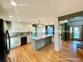 425 Sunnyview Ln in Marshall, WI - Building Photo - Building Photo