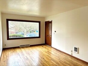 8232-8238-8238 SE 11th Ave in Portland, OR - Building Photo - Building Photo