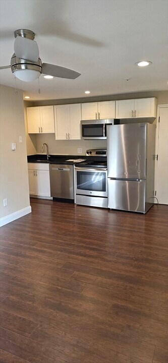 1 Old Colony Rd in Mansfield, MA - Building Photo