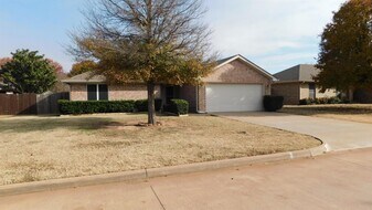 118 Stonebridge St in Burkburnett, TX - Building Photo