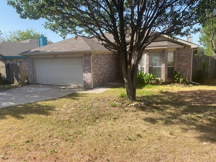 10409 Pleasant Mound Dr in Fort Worth, TX - Building Photo