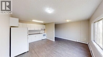 9926-105 105 Ave in Grande Prairie, AB - Building Photo - Building Photo