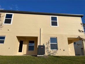 5321 Companion Ln in Tampa, FL - Foto de edificio - Building Photo