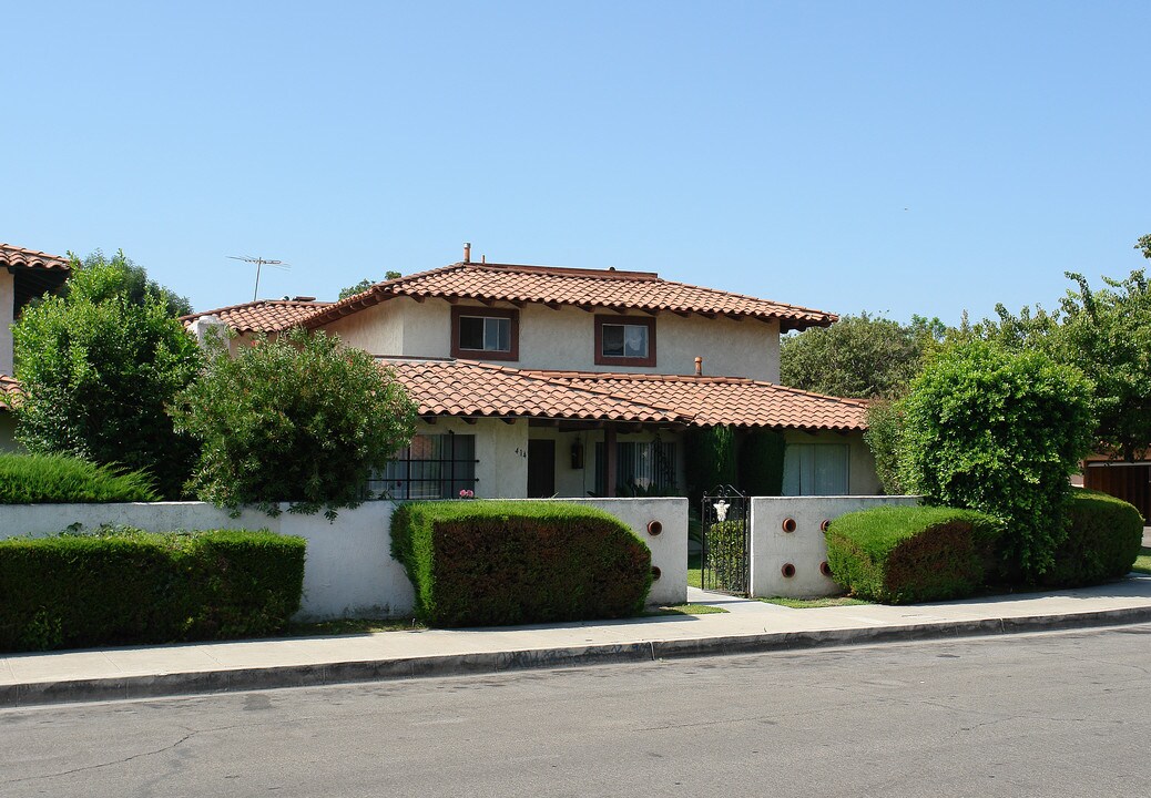 414 W Kelly Ave in Orange, CA - Building Photo