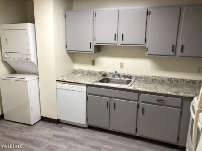 9200 Edwards Way in Hyattsville, MD - Foto de edificio - Building Photo