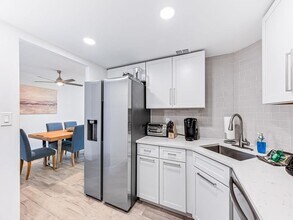 380 Seaview Ct in Marco Island, FL - Building Photo - Building Photo