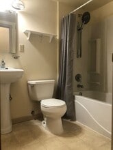 465 Winslow Way E in Bainbridge Island, WA - Building Photo - Building Photo