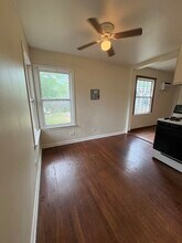 208 Claremont Ave, Unit Claremont Apartment B in San Antonio, TX - Building Photo - Building Photo