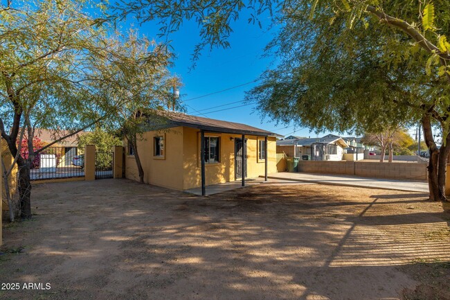 744 W Coolidge St in Phoenix, AZ - Building Photo - Building Photo