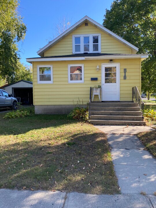 519 Kandiyohi Ave SW in Willmar, MN - Building Photo