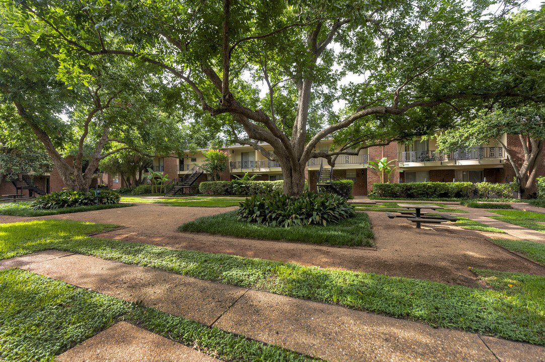 Colony Oaks in Houston, TX - Foto de edificio