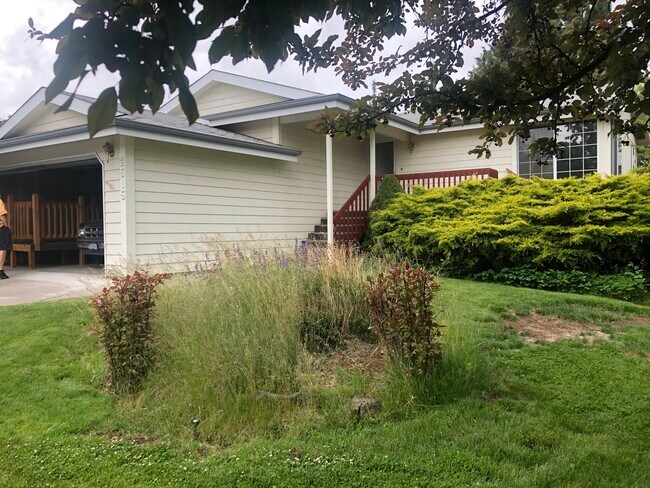 2515 NE Lavender Way in Bend, OR - Building Photo - Building Photo